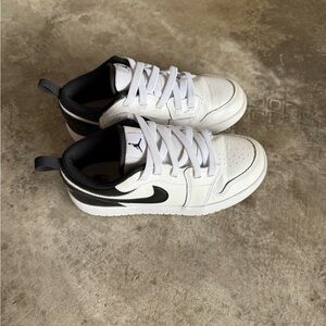 Kids' Nike Jordan White and Black Sneakers size 2 youth easy on
